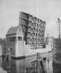 Koemarktbrug klaar voor de feestelijke opening 1927
