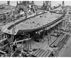 Bouwnummer 22: 'Meratus' 1953 - De kiel is bijna klaar en men begint met de spantenopbouw