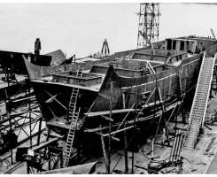 Bouwnummer 22: 'Meratus' 1953 - Verdere opbouw van het casco op de Westhelling