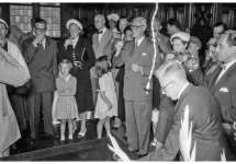 Bouwnummer 31: 'Trito' 1953 - Een toast en toespraken na de geslaagde tewaterlating op 22 juli 1953.