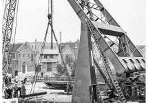 Bnr. 713 'Westerhavenbrug Schiedam' 1937, plaatsen van de Klap (wegdek).