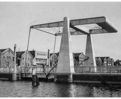 Bnr. 713 'Westerhavenbrug Schiedam' 1937, de brug in later jaren.