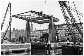 Bnr. 713 'Westerhavenbrug Schiedam' 1937, afmonteren van de brug.