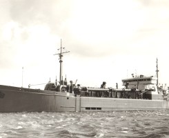 Co. 472: W.D. Seaway (1963) 'Varend als leeg schip, zie de drie 'overvloei-sleuven' in de huid. Geen signaaltekens in de masten.'