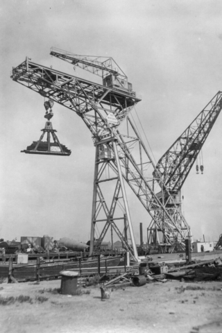 Bnr. 634: 150 ton drijvende kraan met 10 ton kraan op de top voor Werkspoor Amsterdam.