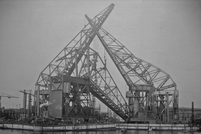 Fotoboek drijvende kranen 1911-1922. Met opnames van de 'Mammoth', 'Titan II', 'Grote Gust', 'Simbad', 'Paraguasso', 'The Hull Crane' en 'Toba'.